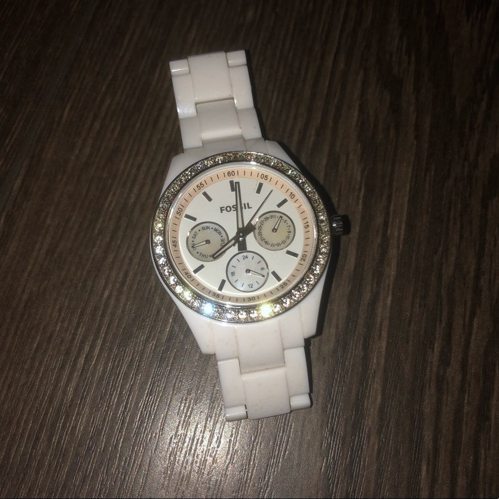 White fossil watch- needs new battery!